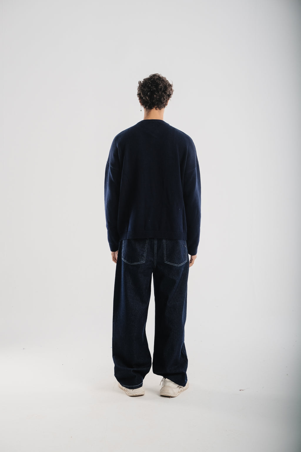 NAVY BLUE KNIT SWEATER