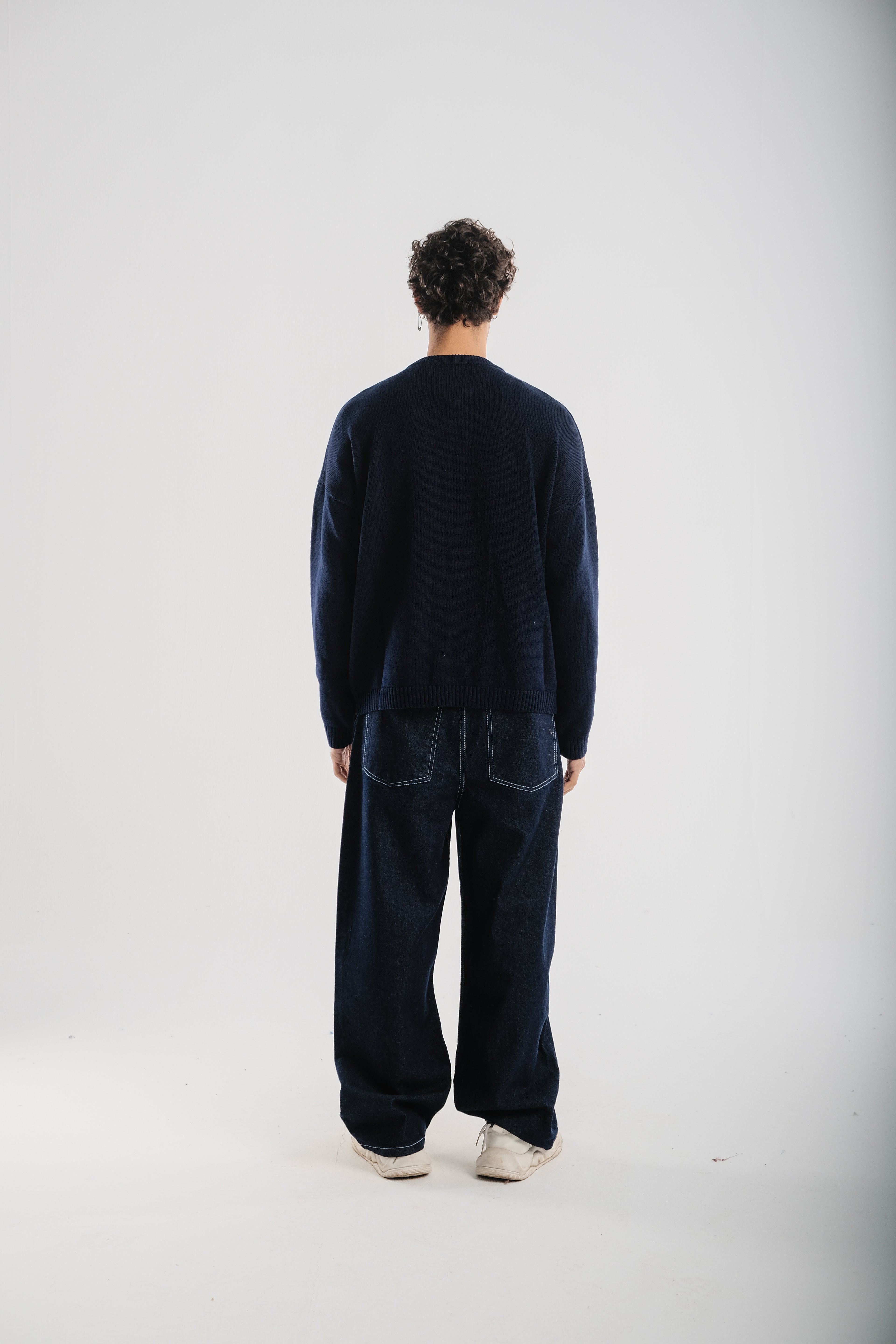 NAVY BLUE KNIT SWEATER